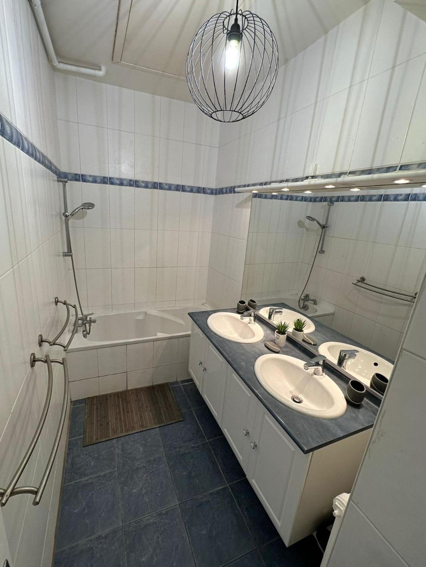 Maison De Ville Plein Centre, 3 Etoiles, A 200M De La Plage, Parking Prive, Wifi Royan Exterior foto
